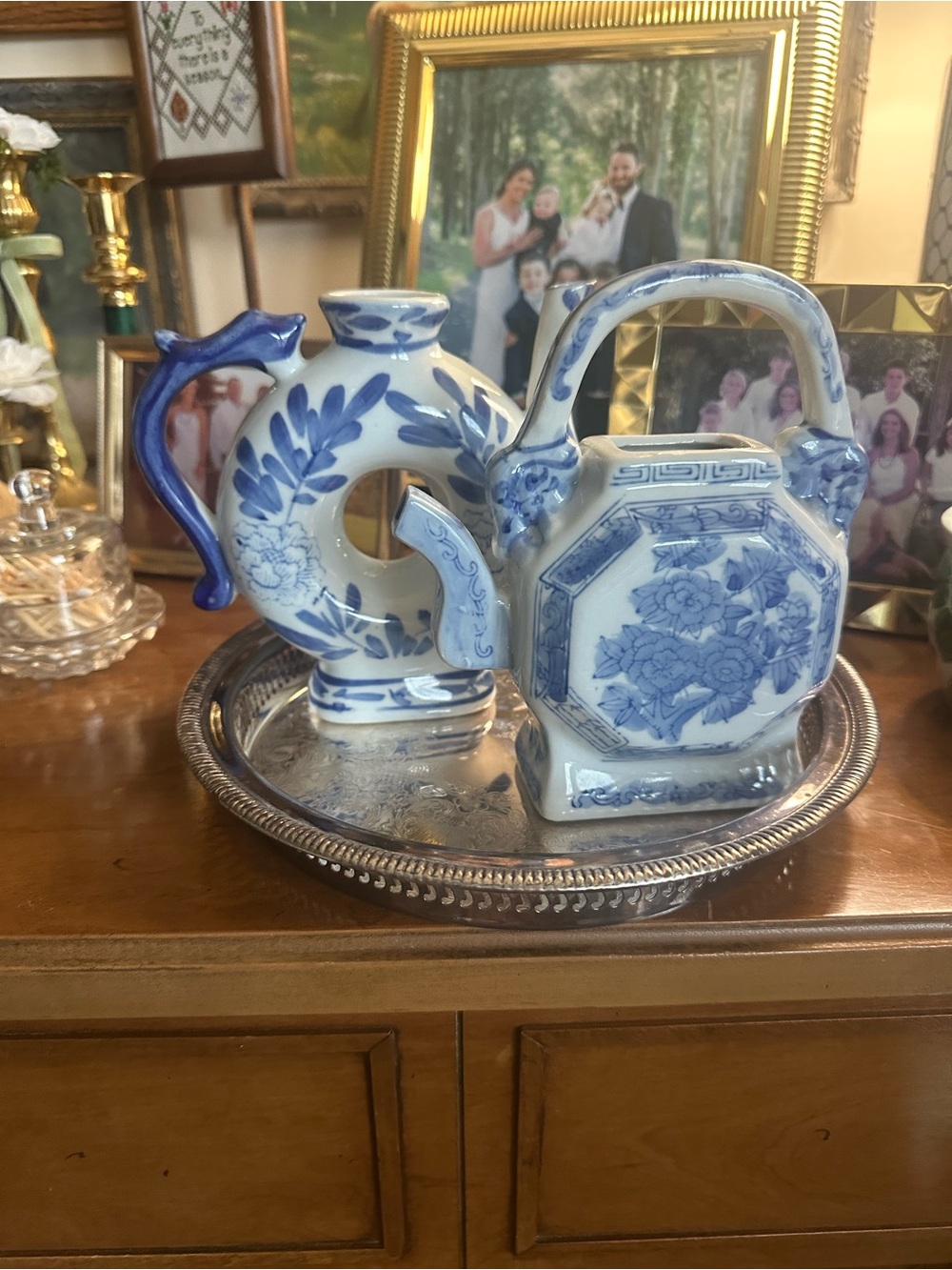 Set of 2 Vintage Chinese Porcelain Teapots.